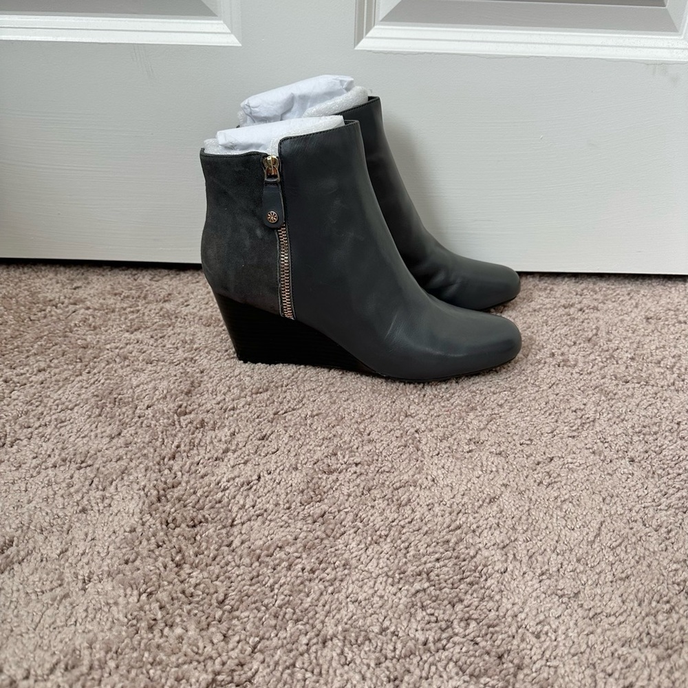 Isaac Mizrahi Live! Gray Suede and Leather Wedge Ankle Boot Kierra Zipper sz 10